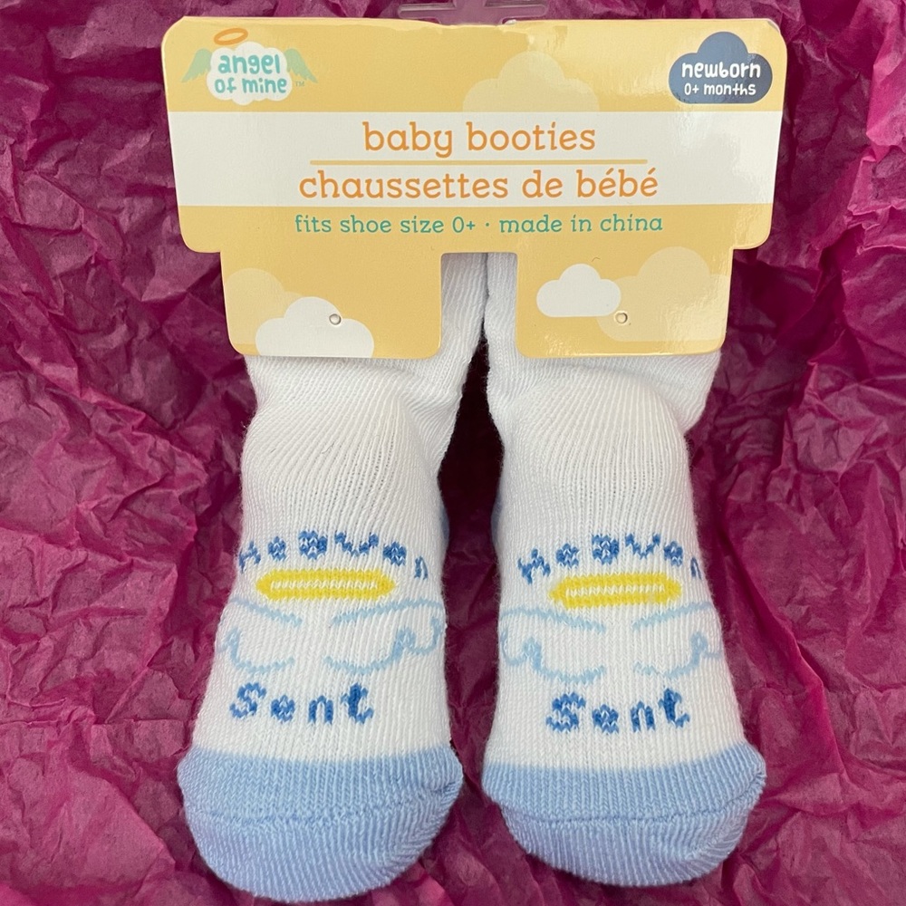 🍼 Adorable baby booties for a newborn! 🐣